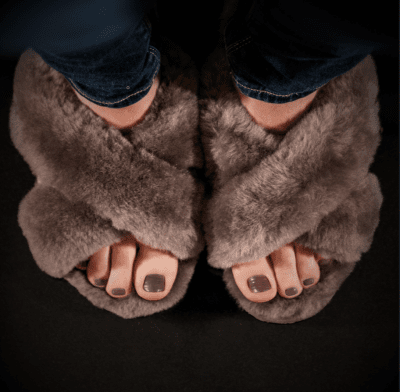 Axelda Fårskinnstofflor antwerpen stone brun lila päls fårull slipin slipon sandal ull