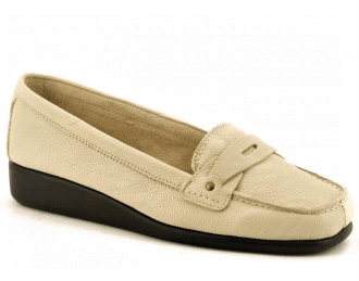 Aerosoles Fair Play / Ivory Skinn loafers